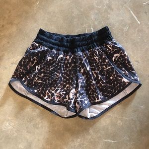 Lululemon size 4 tracker short 4” black geometric